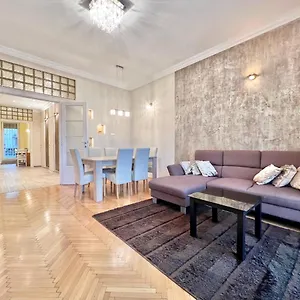 Apartamento Exclusive Colourful Flat In The, Budapest